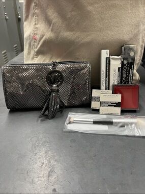 EUC Michael Kors Gunmetal Snake-Embossed Zip Makeup Bag with Tassel w/makeup